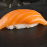 Суши с жареным лососем (35гр)